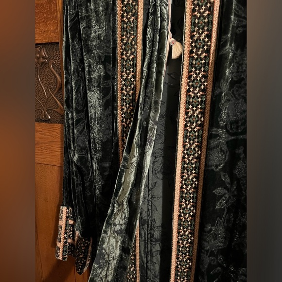 Johnny Was Natalia Velvet Kimono Size S NWT - Picture 8 of 9